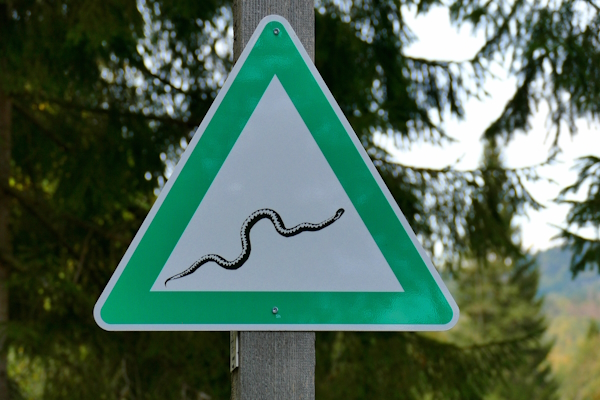 Verkehrsschild Schlange am Reschbach