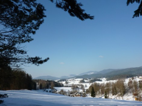Winterwanderung im Dreiburgenland mit Blick auf den Aschenstein.