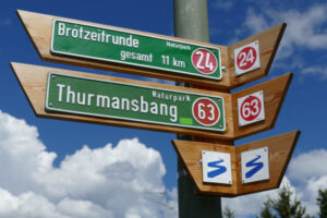 Wanderweg-Markierung um Ranfels, Gemeinde Zenting